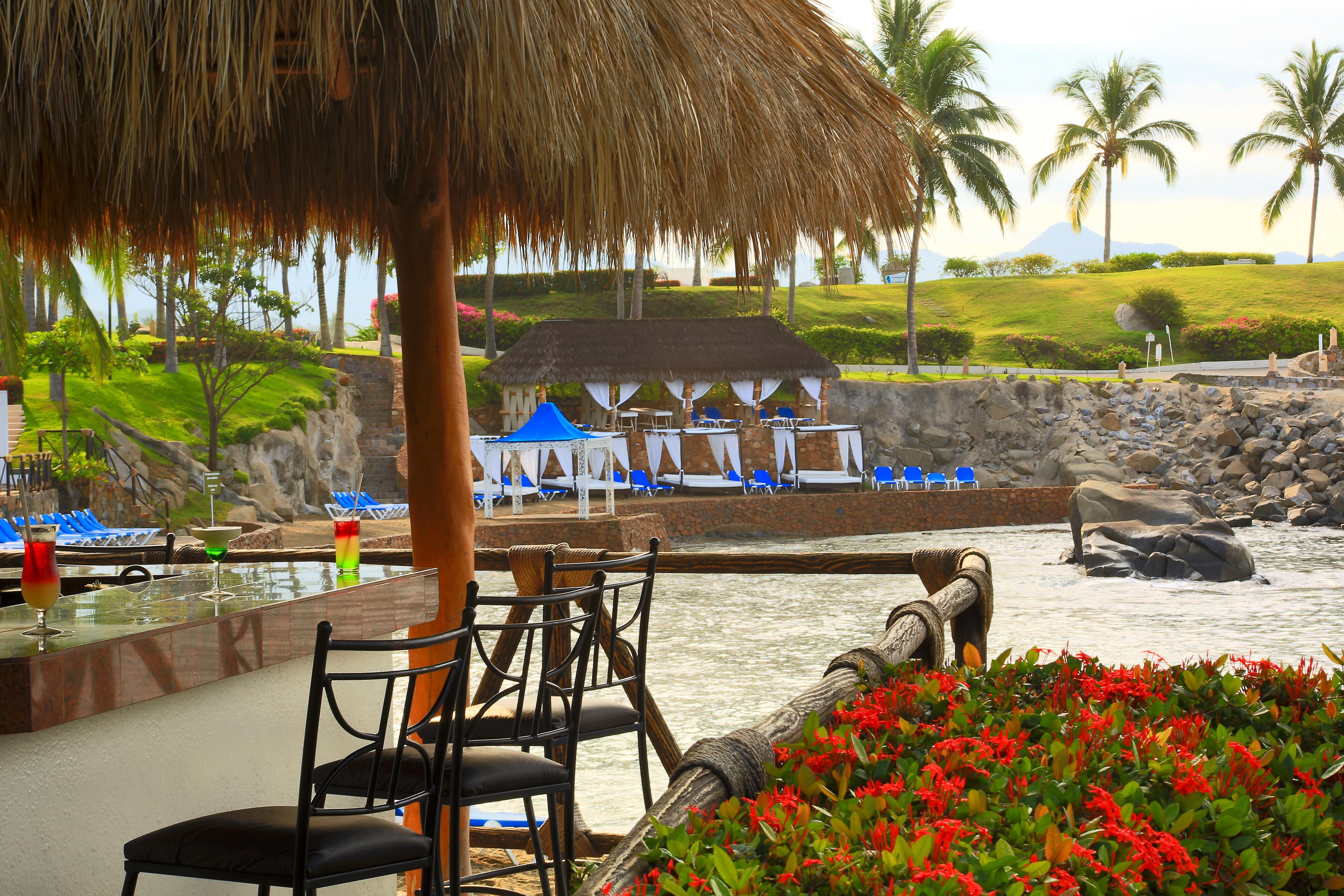 Barceló Karmina - All Inclusive Hotel Manzanillo Kültér fotó The swim-up bar at the Sheraton Vallarta.