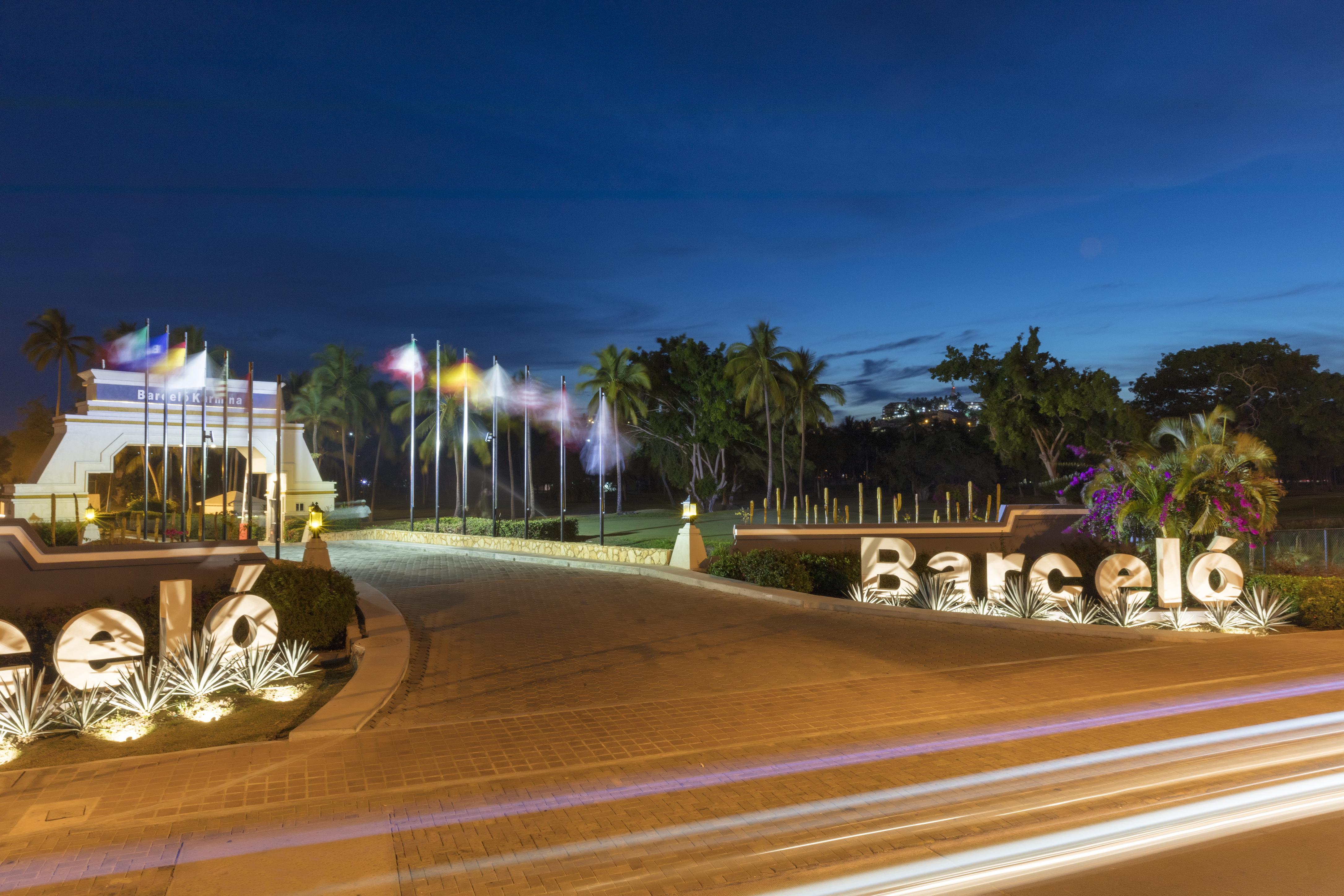 Barceló Karmina - All Inclusive Hotel Manzanillo Kültér fotó Entrance to the resort